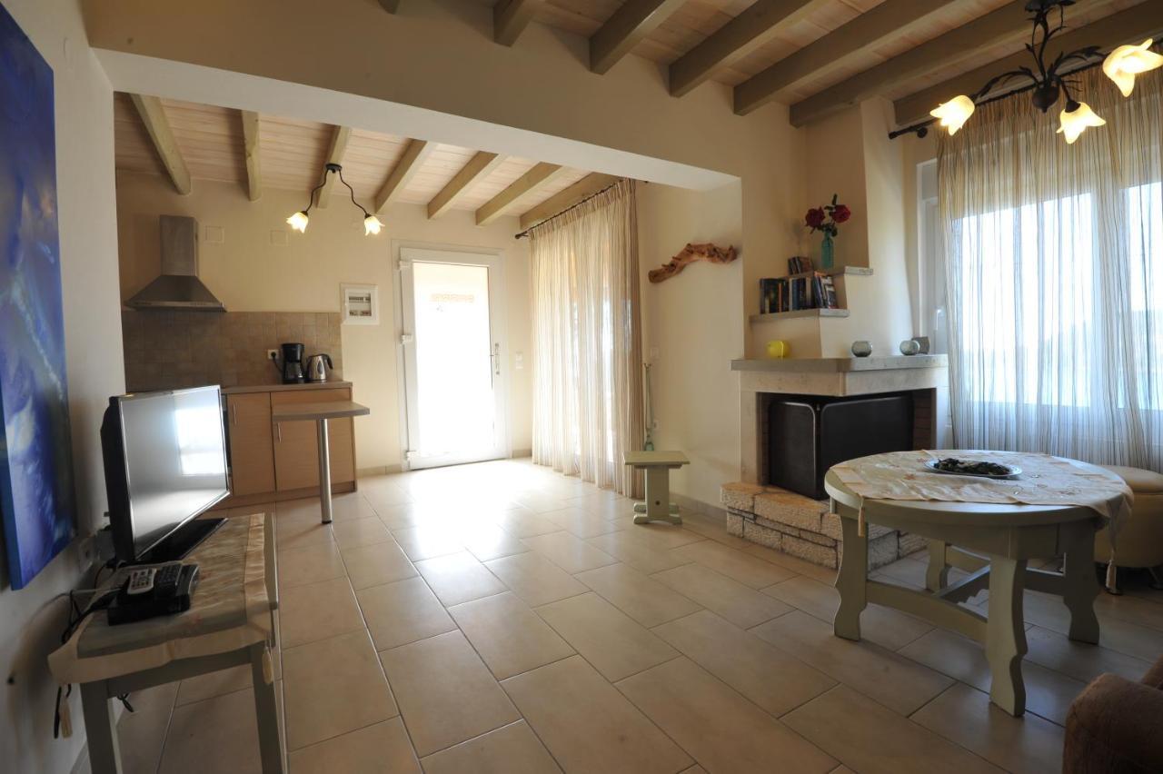 Villa Theodora View Apartments Zeys Agios Georgios Pagon Bagian luar foto